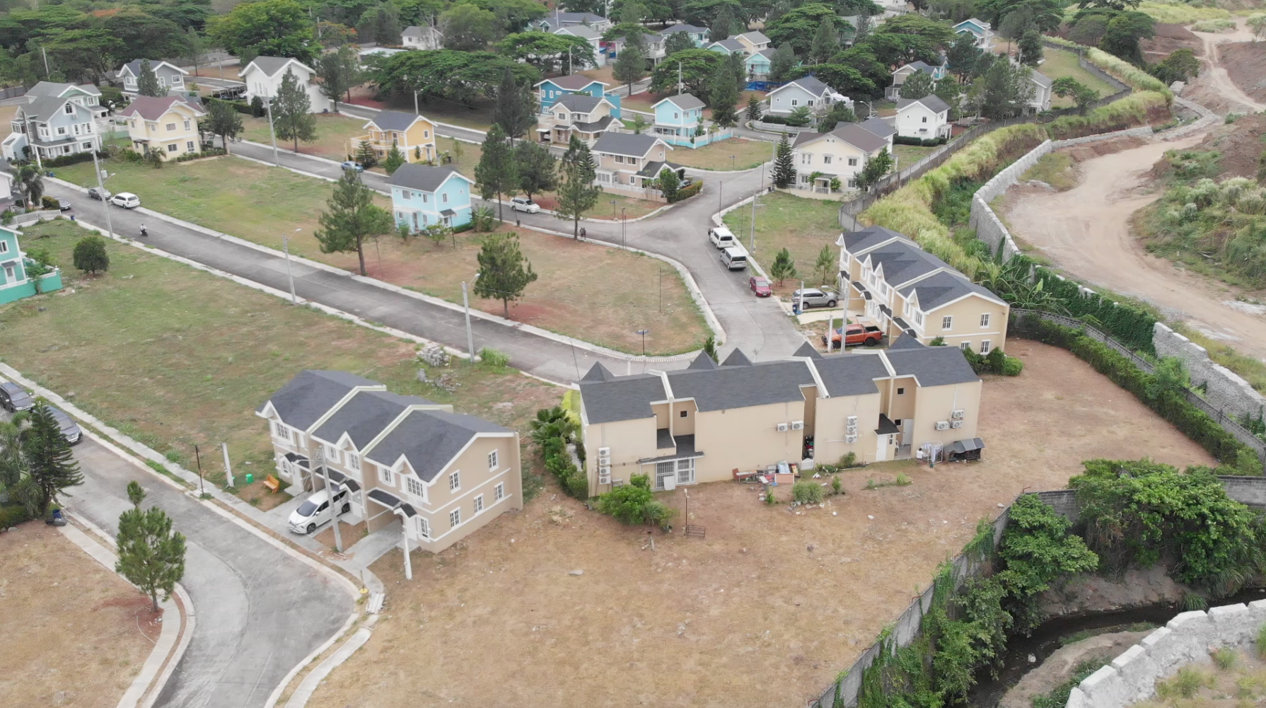 aerial view photo of rural houses