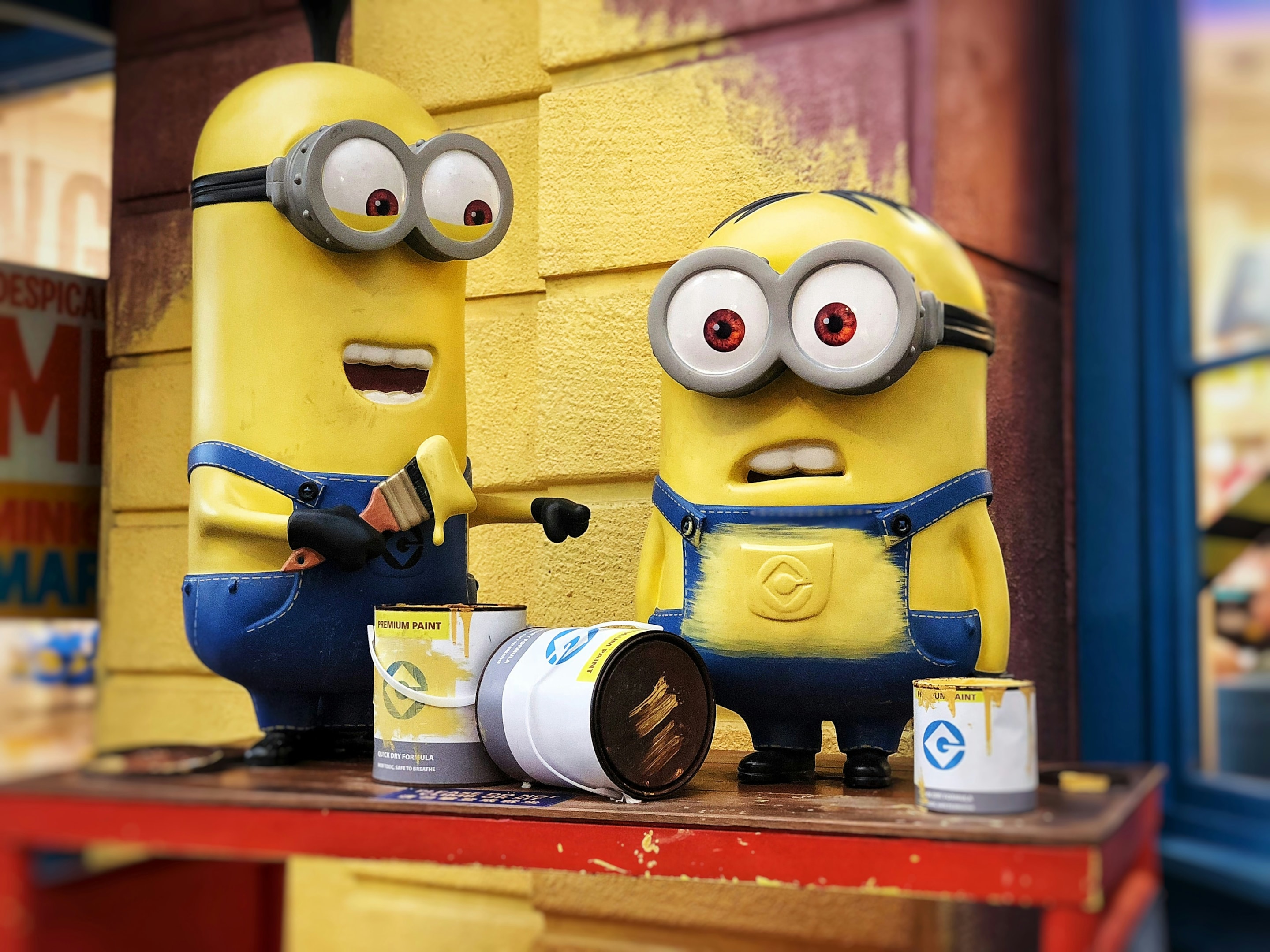 Add a bit of style to your minion look. We realized this theme is a blast! 