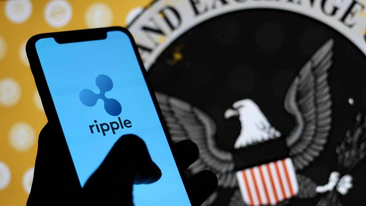 An illustration depicting Ripple's ongoing court battles and legal challenges with the SEC