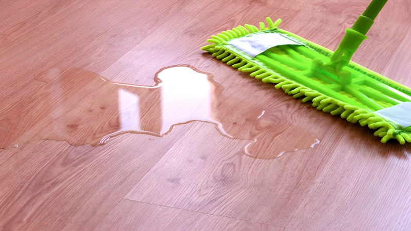 cleaning water from laminate floor