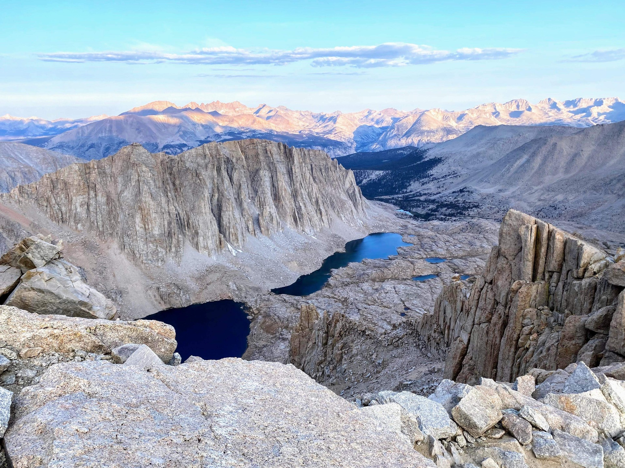 High Sierra mountains and lakes - High Sierra mountains and lakes on Mount Whitney Trail - Elijah Nevarez