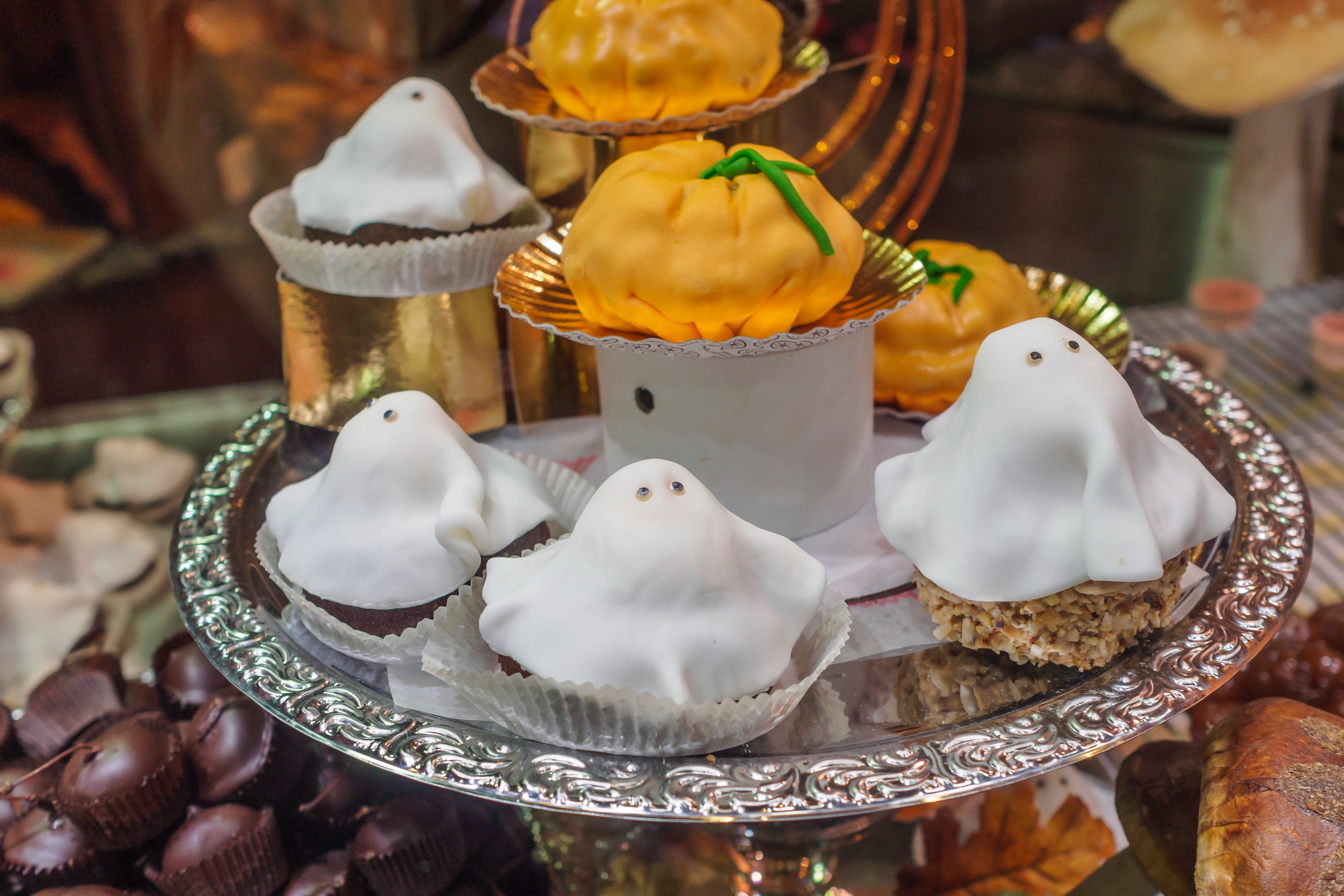 ghost and pumpkin themed cupcakes for halloween