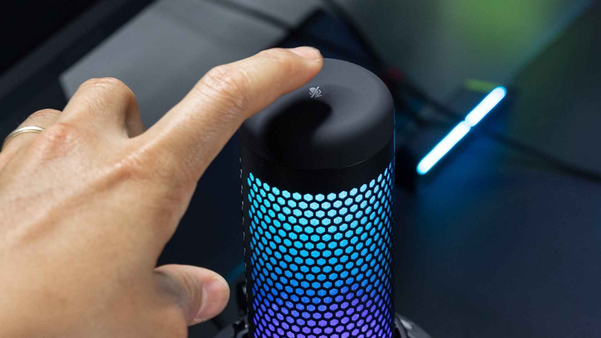 HyperX Quadcast S mute button