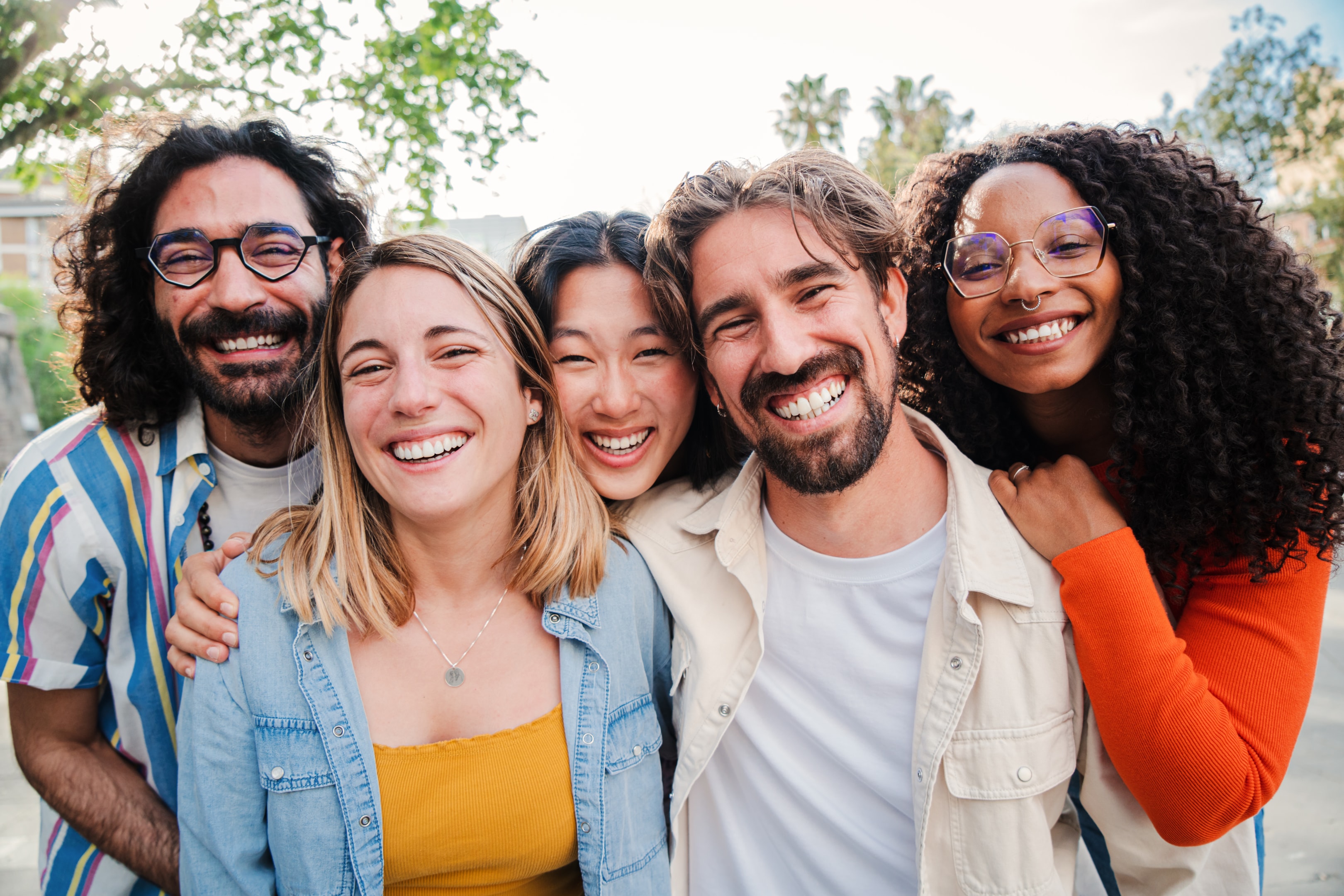 a group of friends smiling because they are no longer stressed about tooth extraction procedures because they are now better informed.