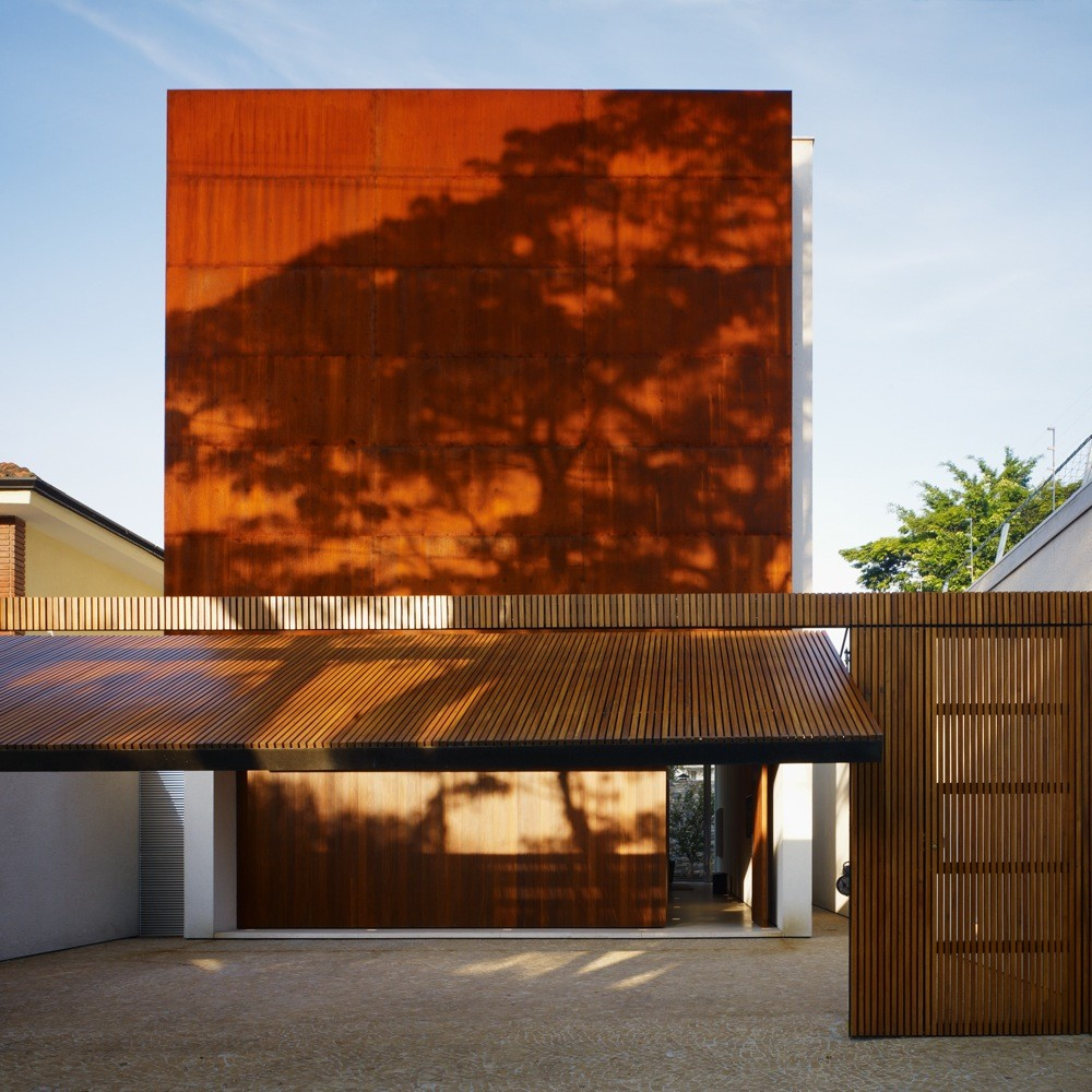 Corten House / Marcio Kogan