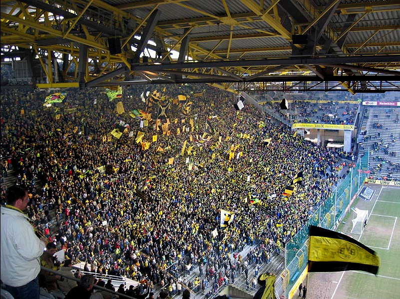 "Gula väggen" på Signal Iduna Park.