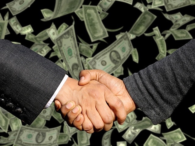 Handshake of successful settlement negotiation. Our goal is always to help truck accident victims to recover the maximum amount for their claims. 