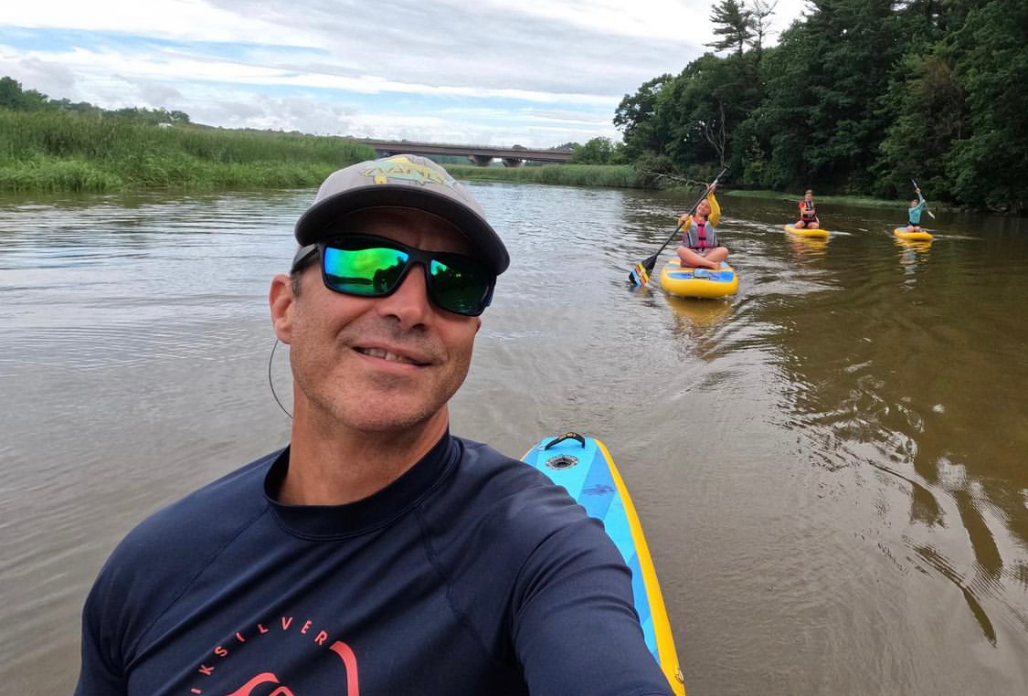 group on inflatable paddle boards