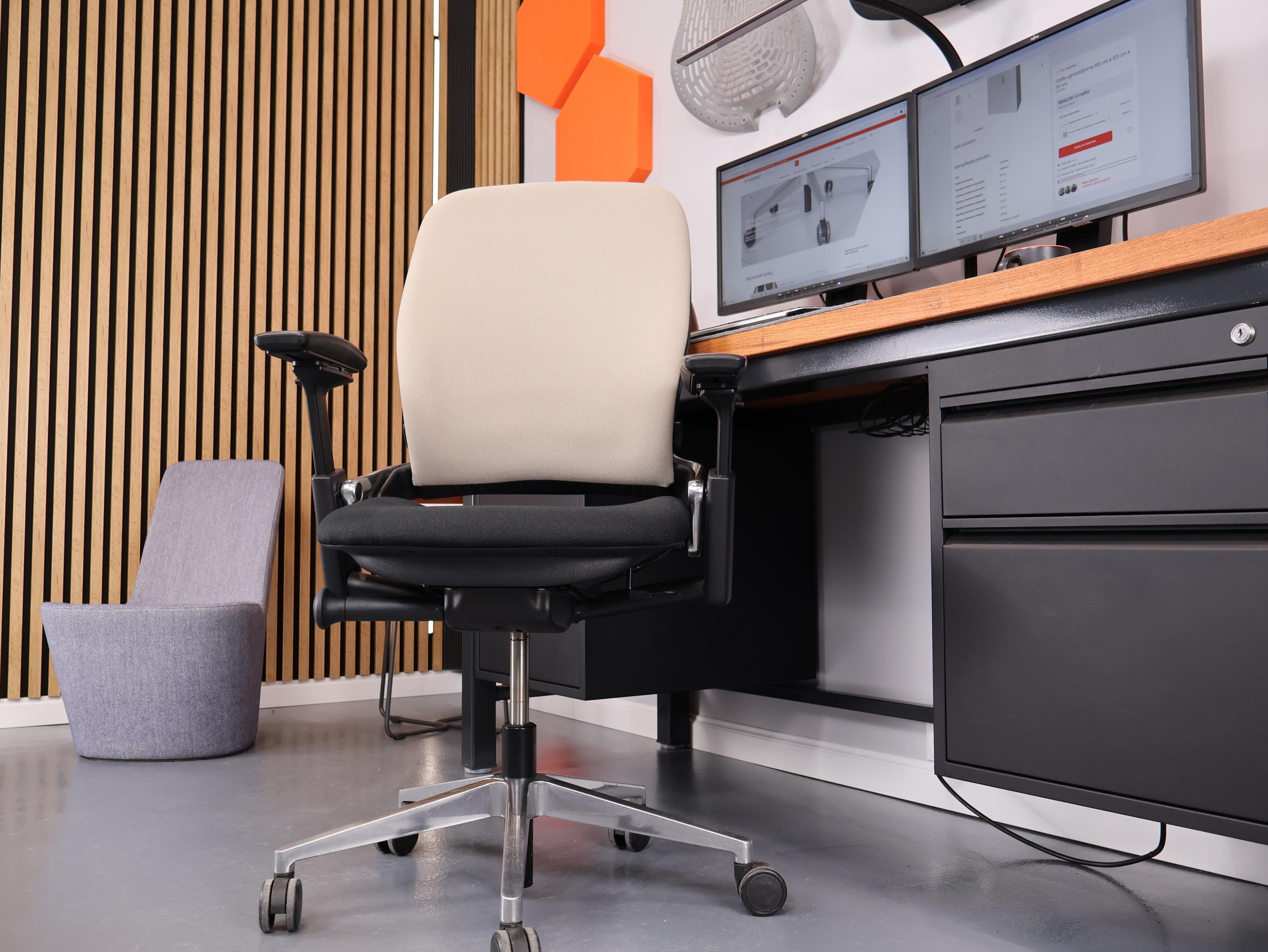 Kupiłeś fotel w Brastech? Co dzieje się po zakupie? | Q&A Brastech 4 Steelcase Leap V2. Źródło: Brastech