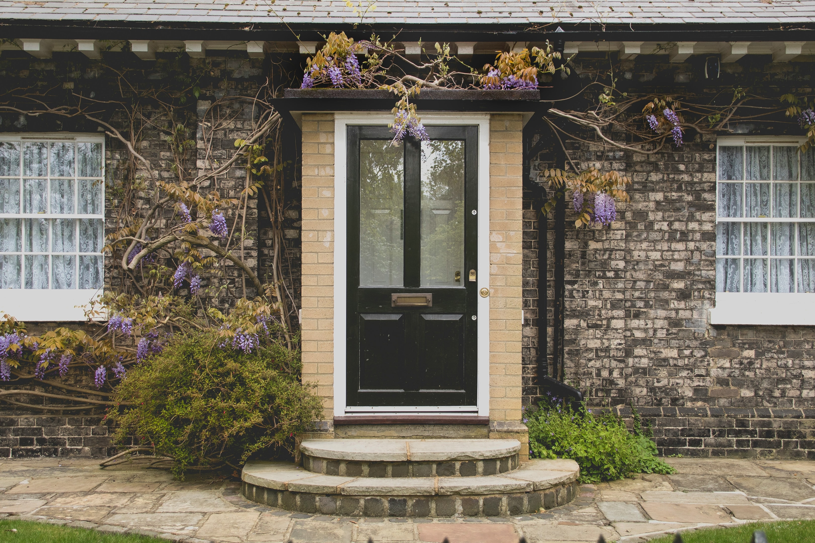 hire local experts to smooth the entire process when selling your property in East Renfrewshire 