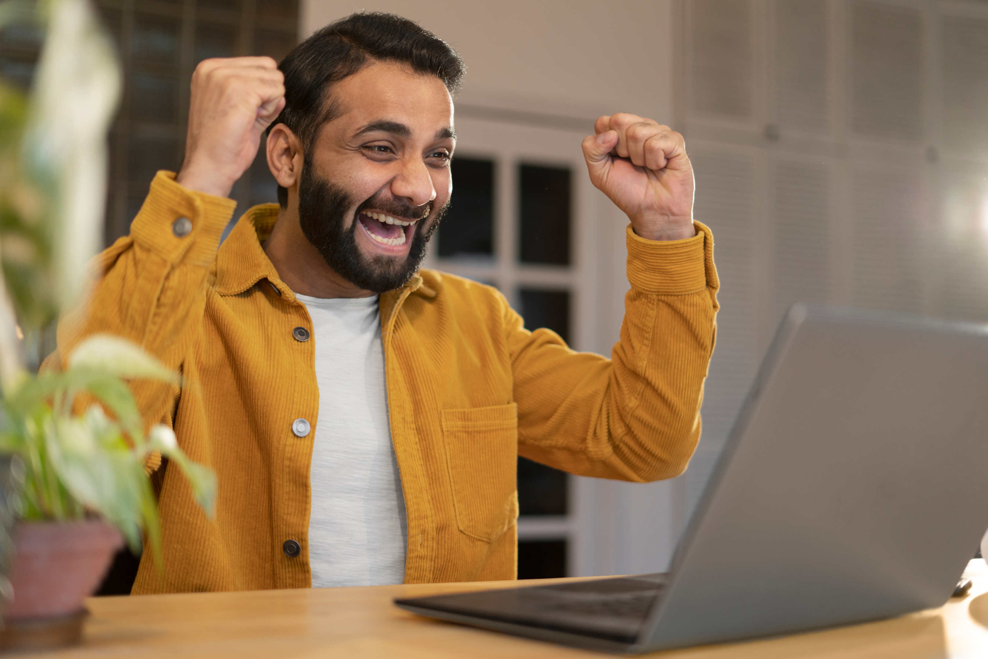 Une personne qui réussit sa formation en ligne
