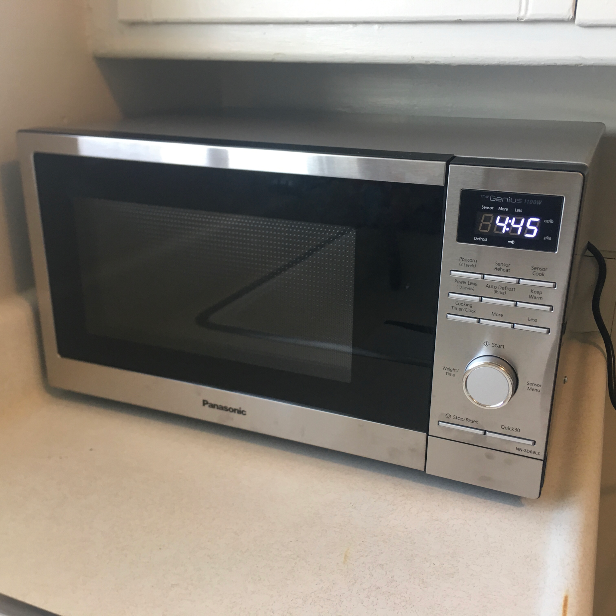 Simple standard microwave oven