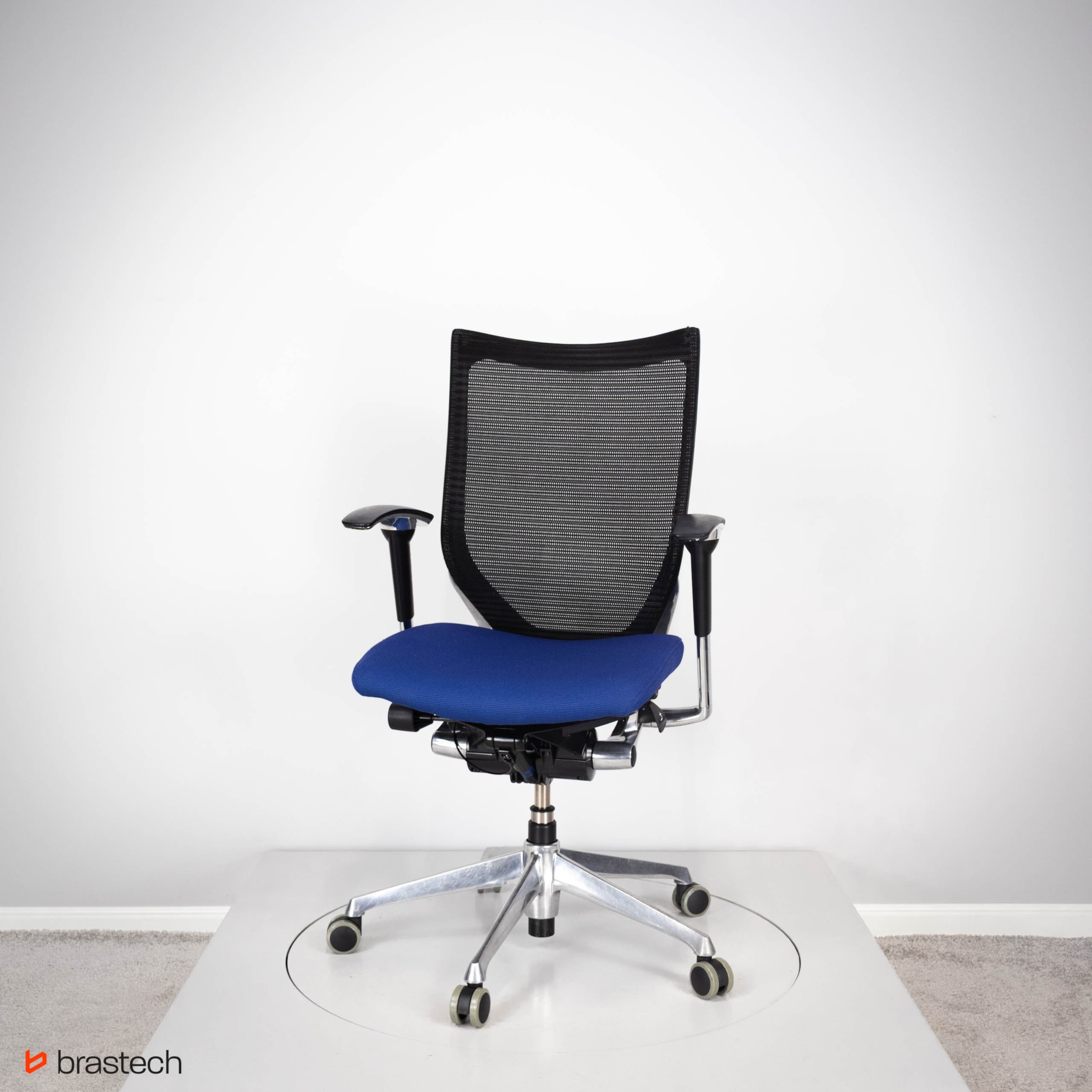 Fotel ergonomiczny ranking 2025 – który fotel ergonomiczny wybrać do pracy? 9 Okamura CP Baron. Źródło: Brastech