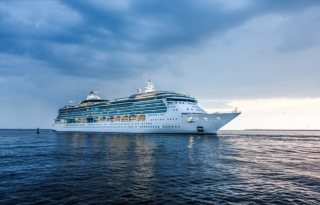 cda12164 a046 4e84 bd51 e1b2a9c92aca cruise ship, serenade-of-the-seas, ocean giant