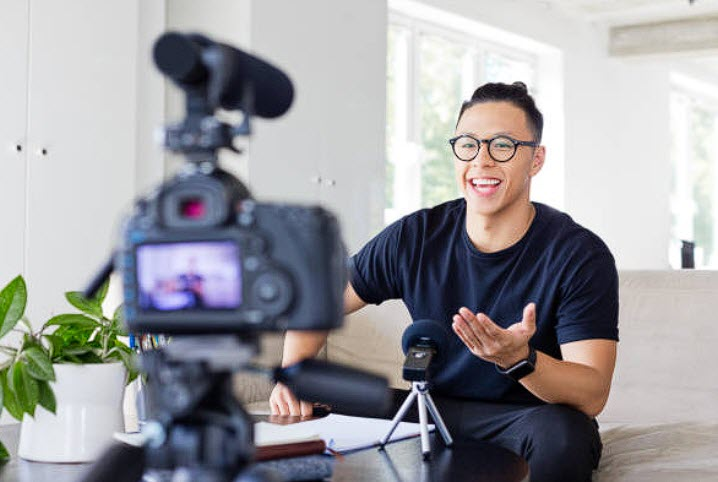 how do influencers make money, influencers make money