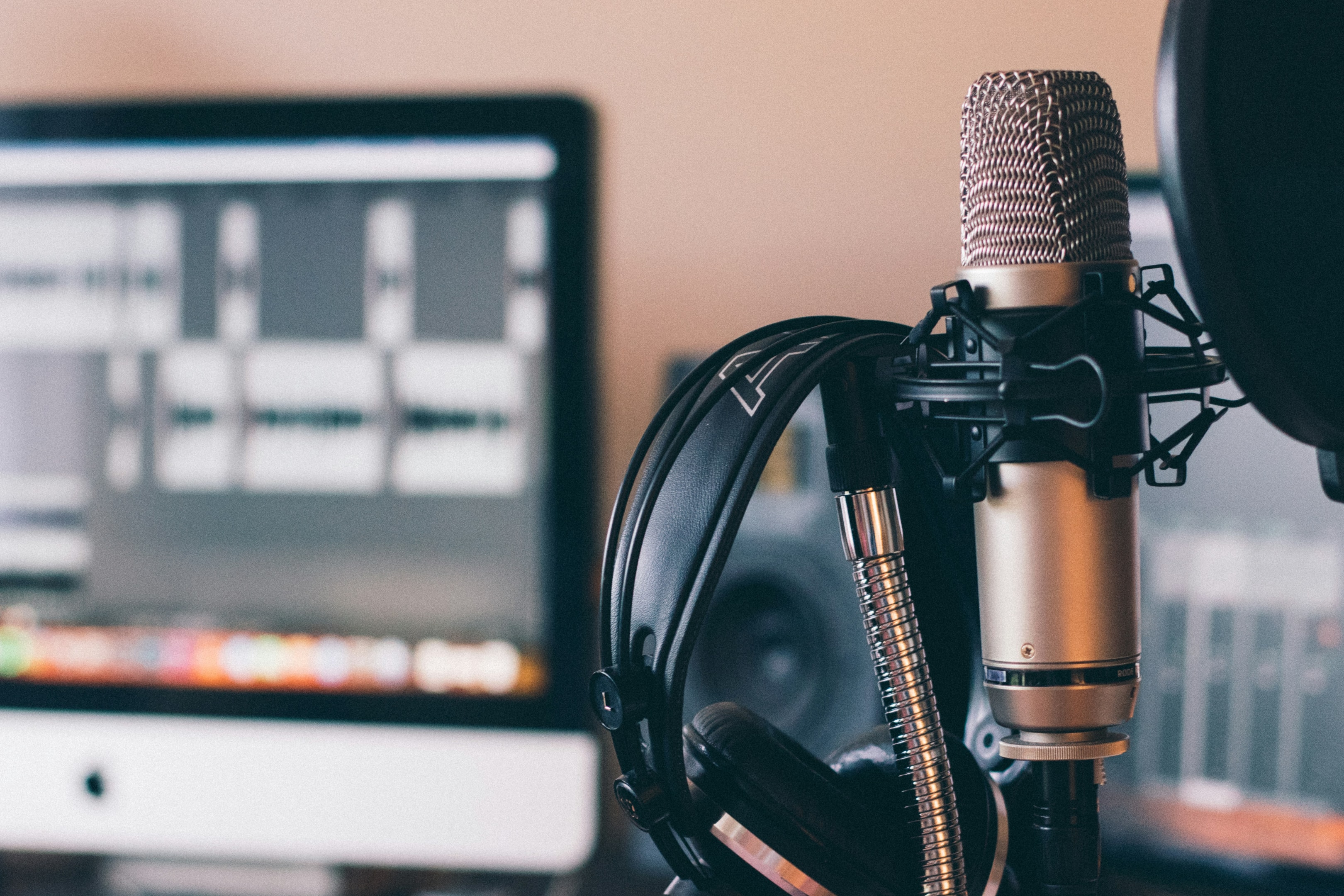 Microphone used by real estate investor as part of his setup for podcasting.