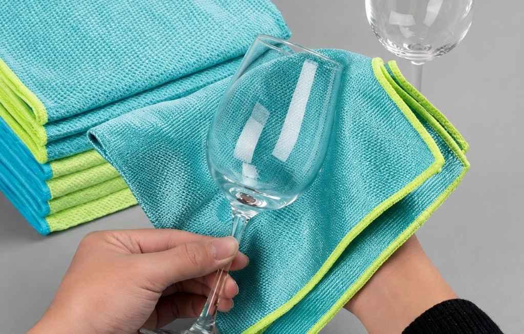 Microfiber cloth for glassware
