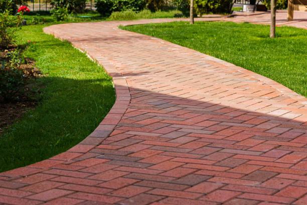 Brick Pavers photo of sidewalk in yard