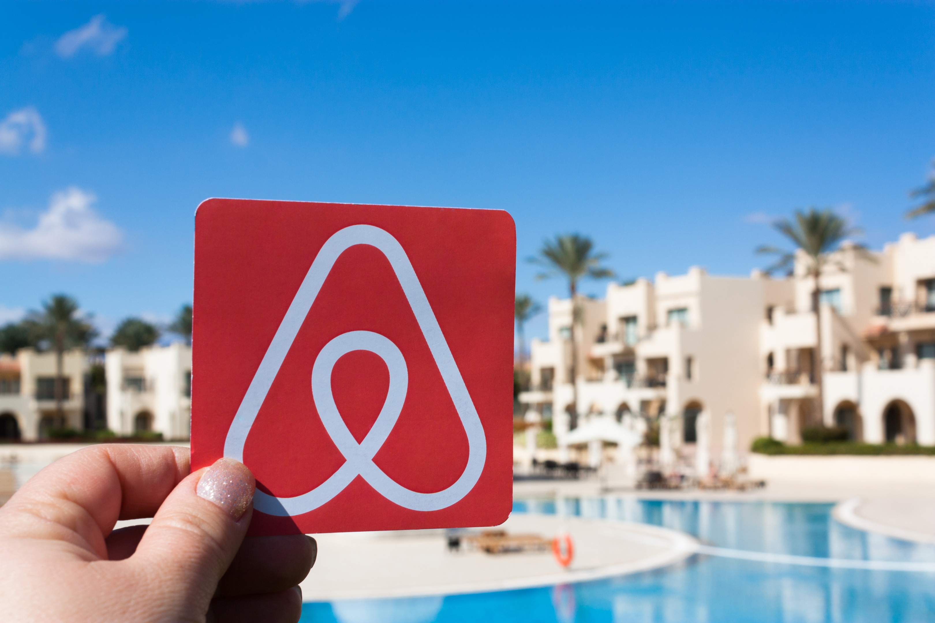 airbnb's business model; luxury vacation rental website