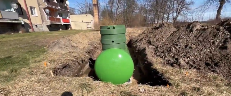 zbiornik na gaz LPG w sąsiedztwie bloku mieszkalnego