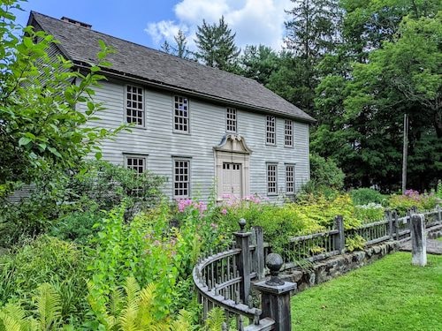 Charming summer home in Stockbridge, MA, home to the Norman Rockwell Museum and botanical gardens
