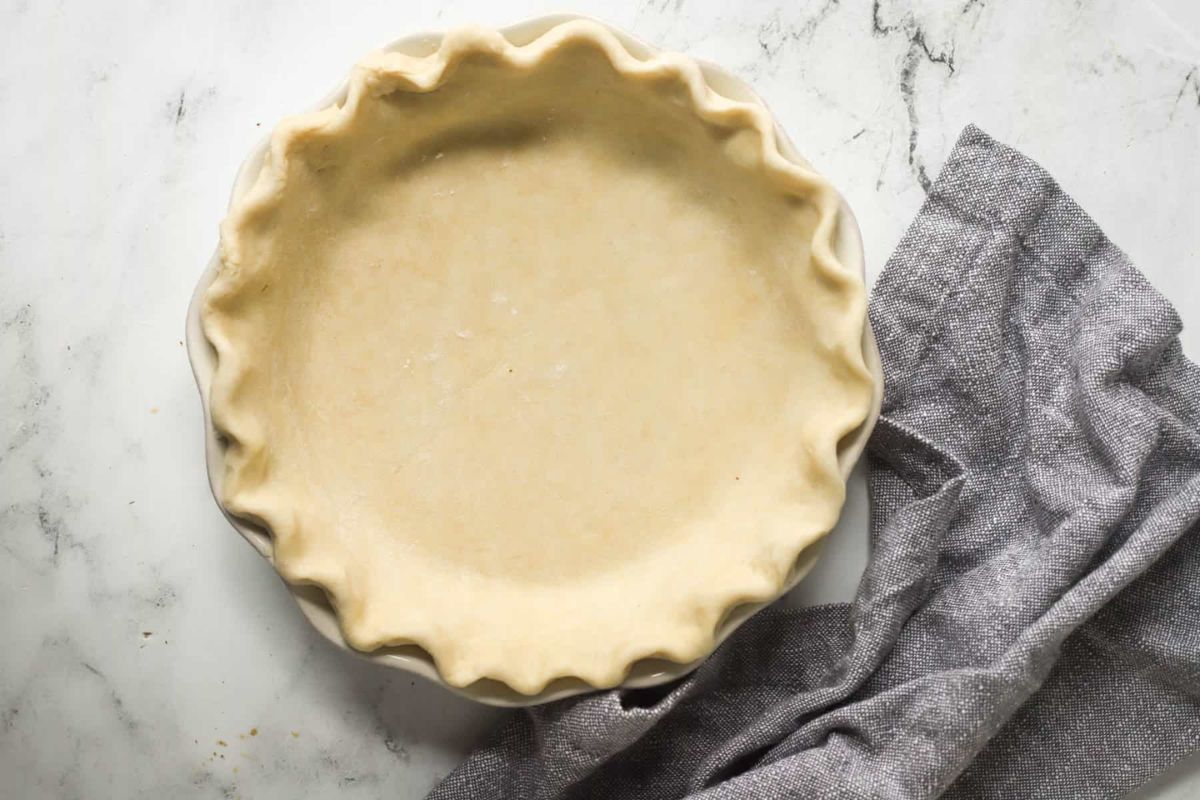 Single pie crust is unlaminated type of pastry dough you can fill with savory fillings or creamy filling.