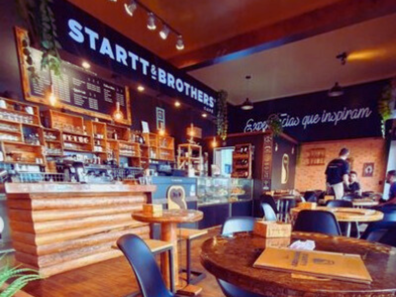 Vista interna do café Startt Brothers. Imagem: Reprodução Instagram.