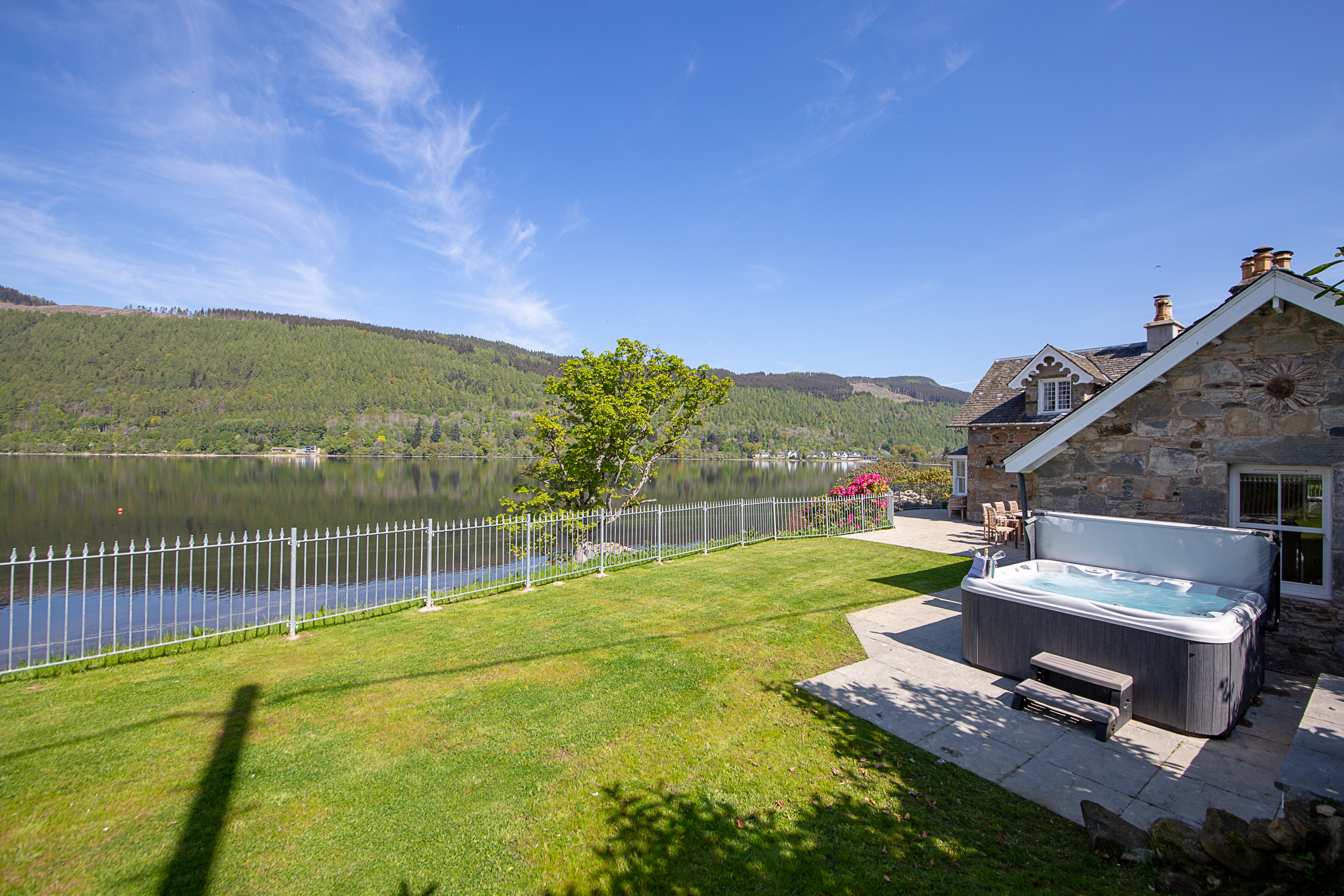 Image sourced from the Taymouth Marina Holiday Resort, Restaurant & Spa at: https://www.taymouthmarina.com/property/port-bane/