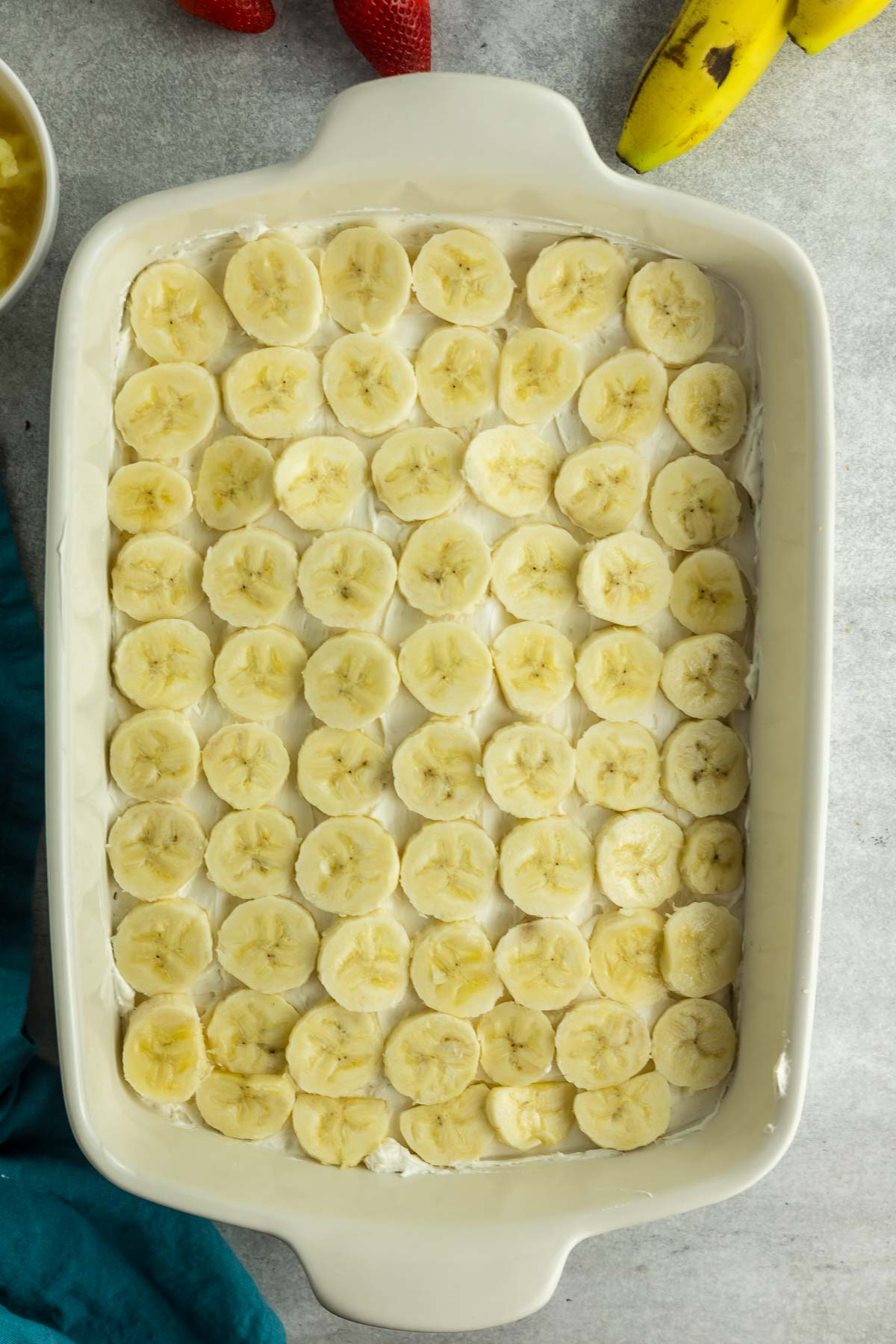 bananas slices on top of cream cheese mixture
