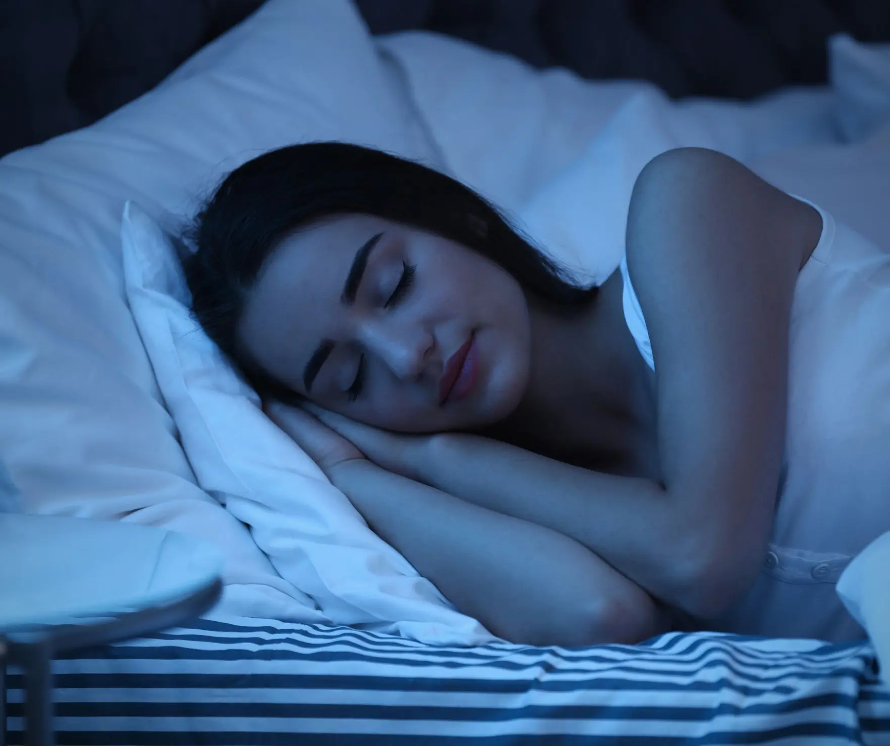 Integrating sleep-promoting foods into your diet while avoiding those that can disrupt your rest can significantly improve your sleep quality.