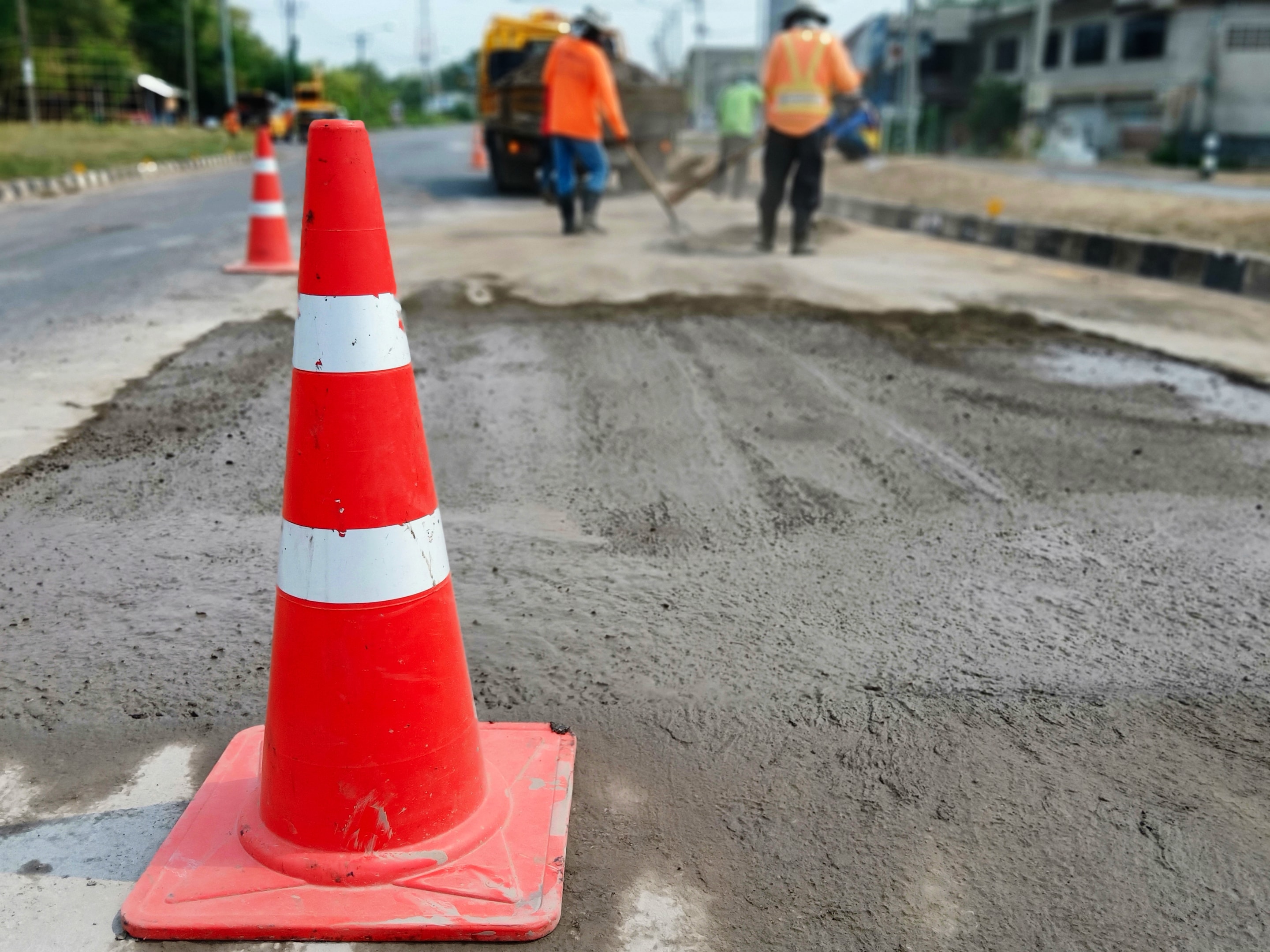 Traffic cones in road construction - various sizes and applications