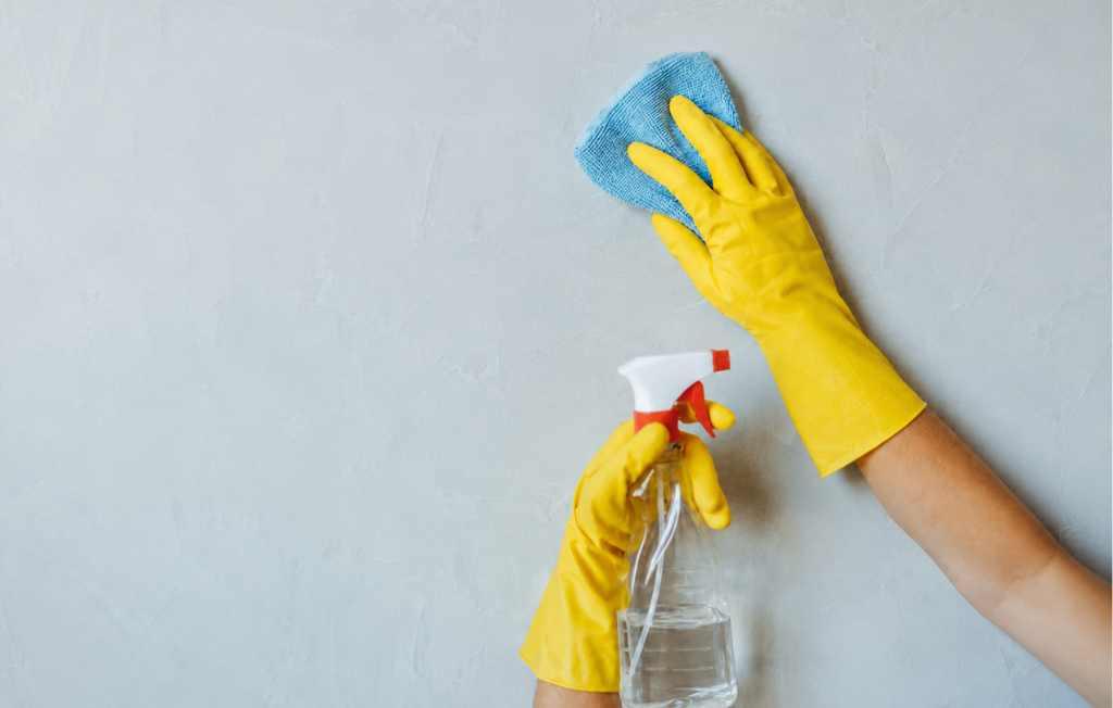 Cleaning with microfiber cloth