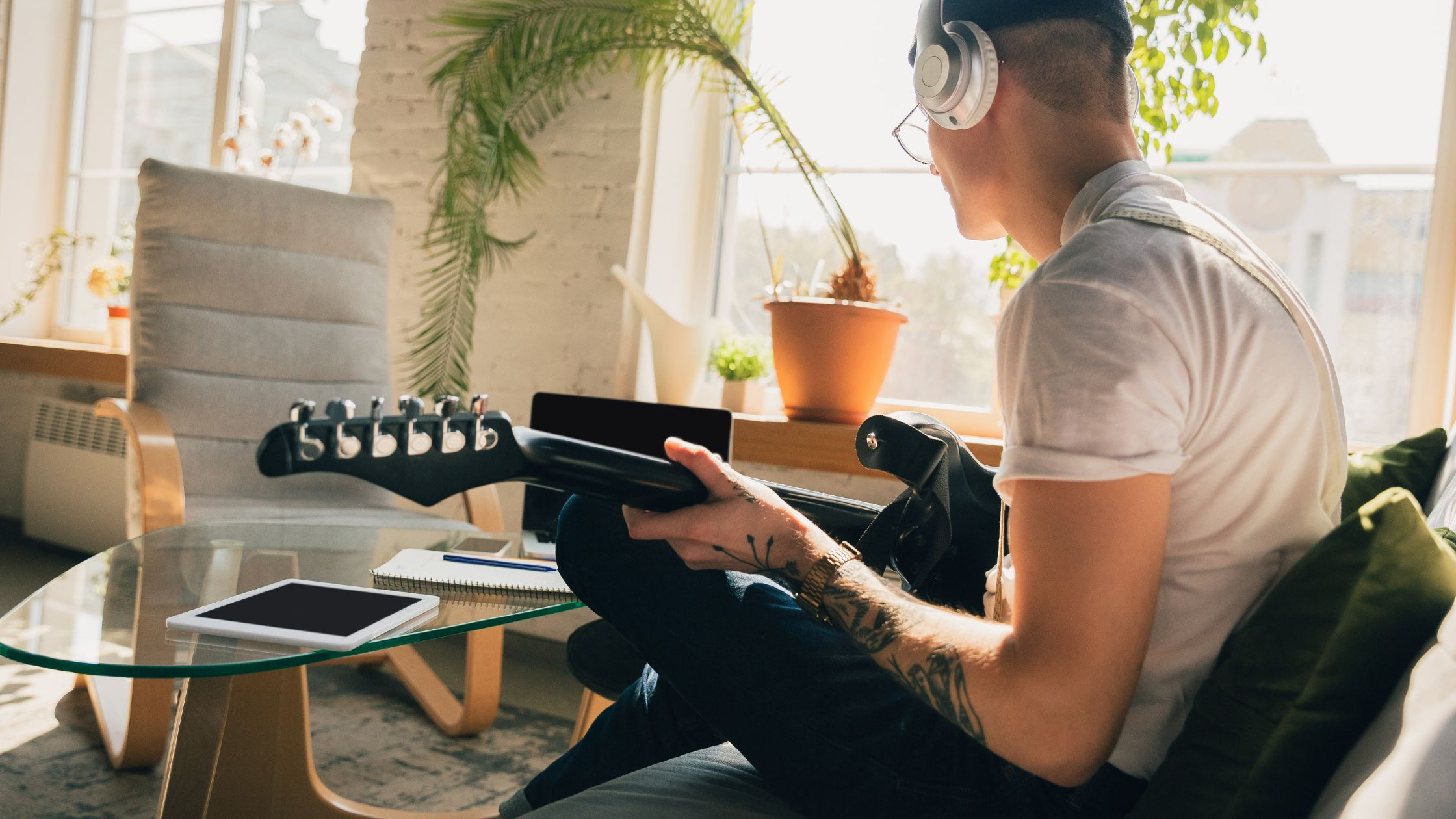 a best way to learn guitar is to learn the basics of your first guitar