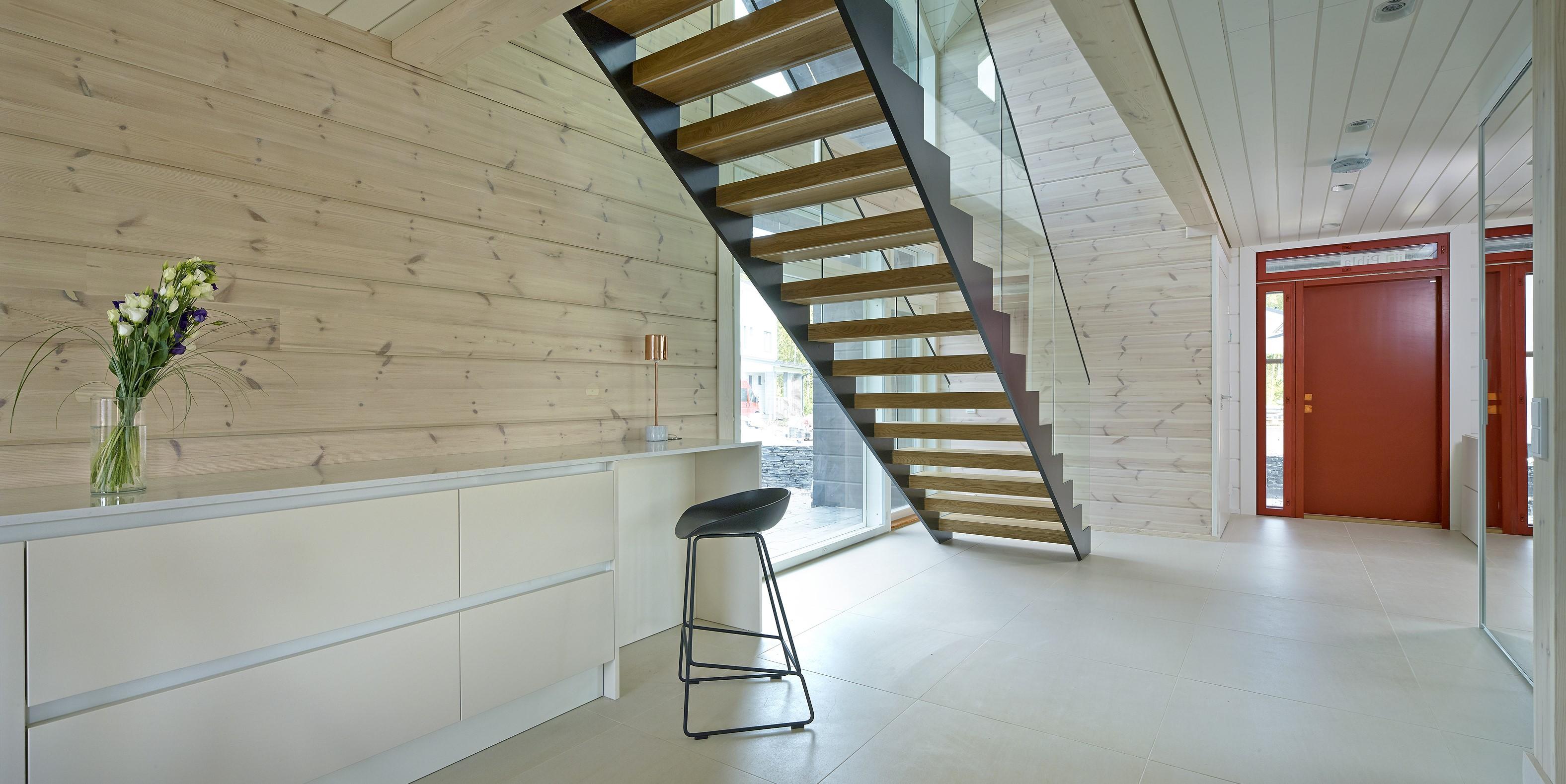 Lipeäkäsittely on vanha puunkäsittelytekniikka, jolla voi vaalentaa hirsipintoja.