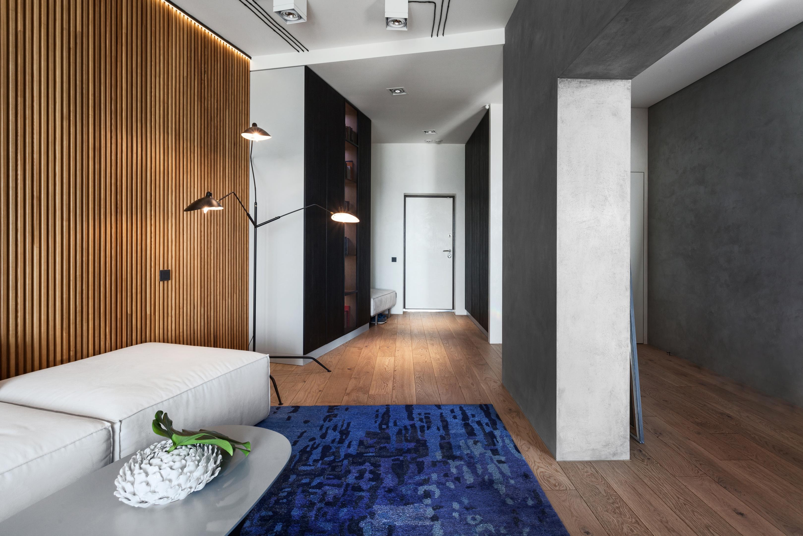 Sisustuspaneelit käsitellään luonnollisesti kuultomaalilla niin, että puun syyt ja kuviot jäävät kauniisti esiin.