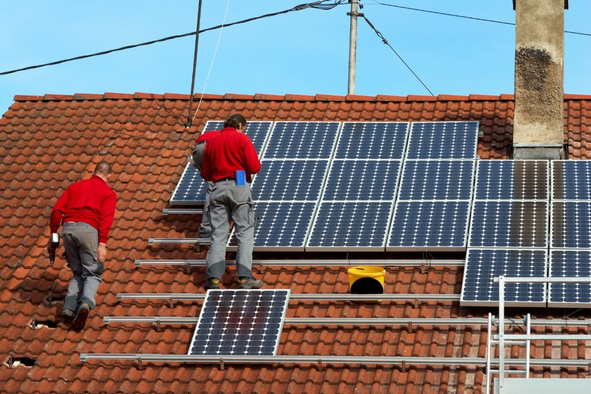Zonnepanelen die dak geschikt zijn