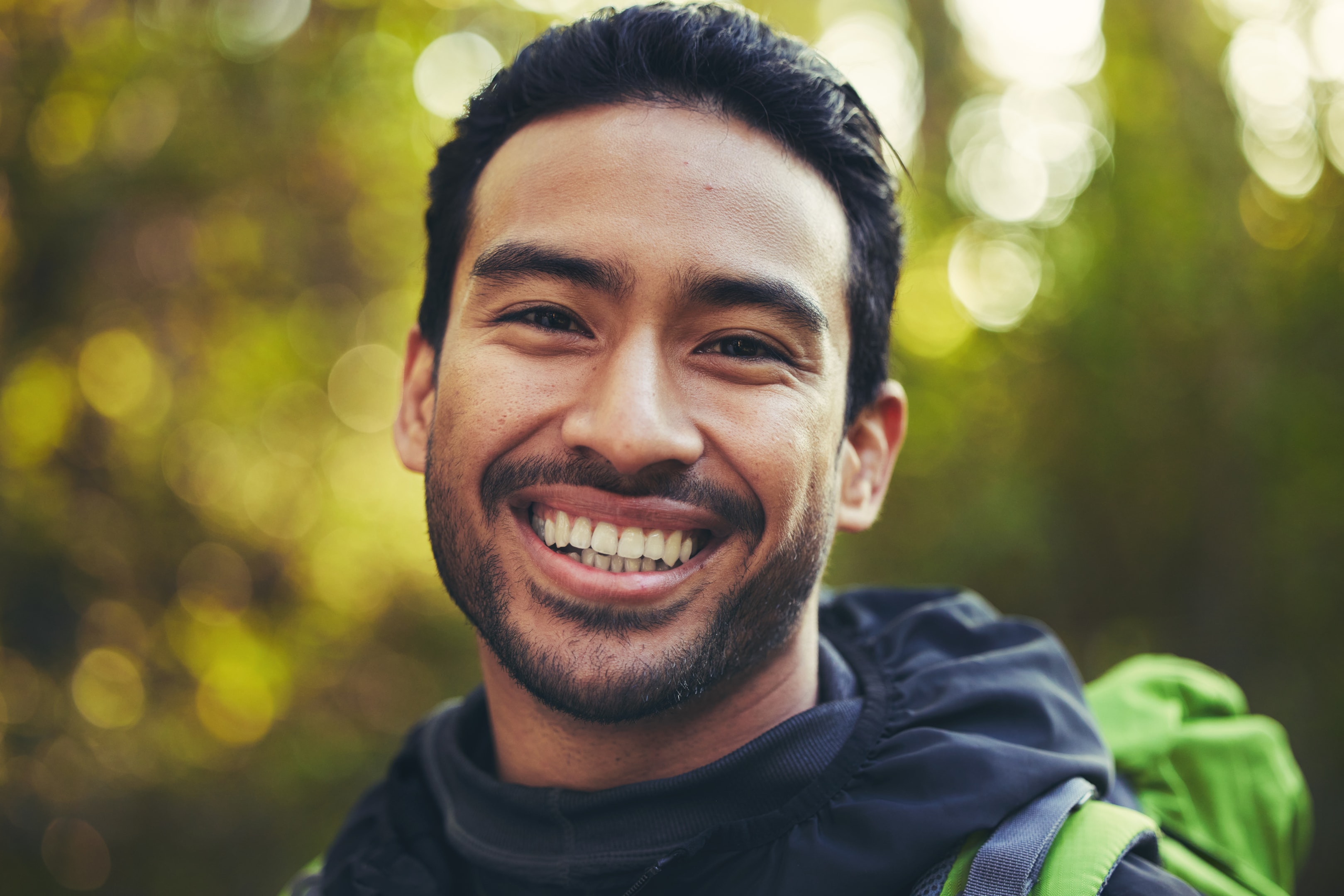 Man smiling after having a smooth recovery from getting his wisdom teeth removed 