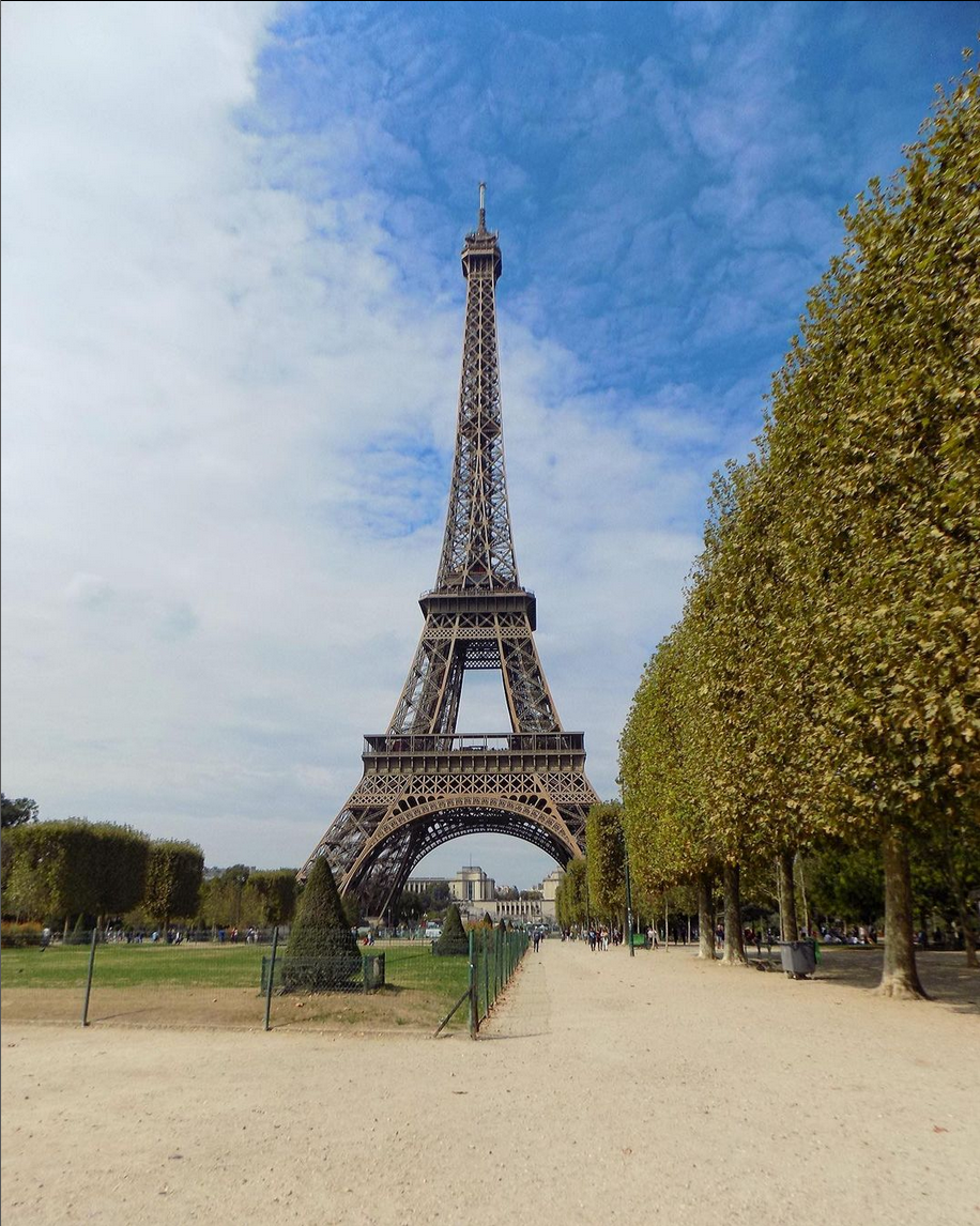 eiffel tower view near the seine river