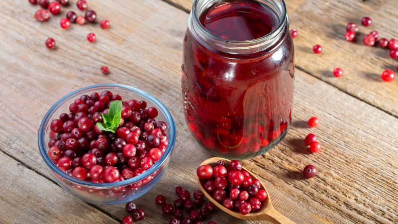 Cranberry-Saft kann das Anhaften von Bakterien an den Blasenwänden verhindern 
