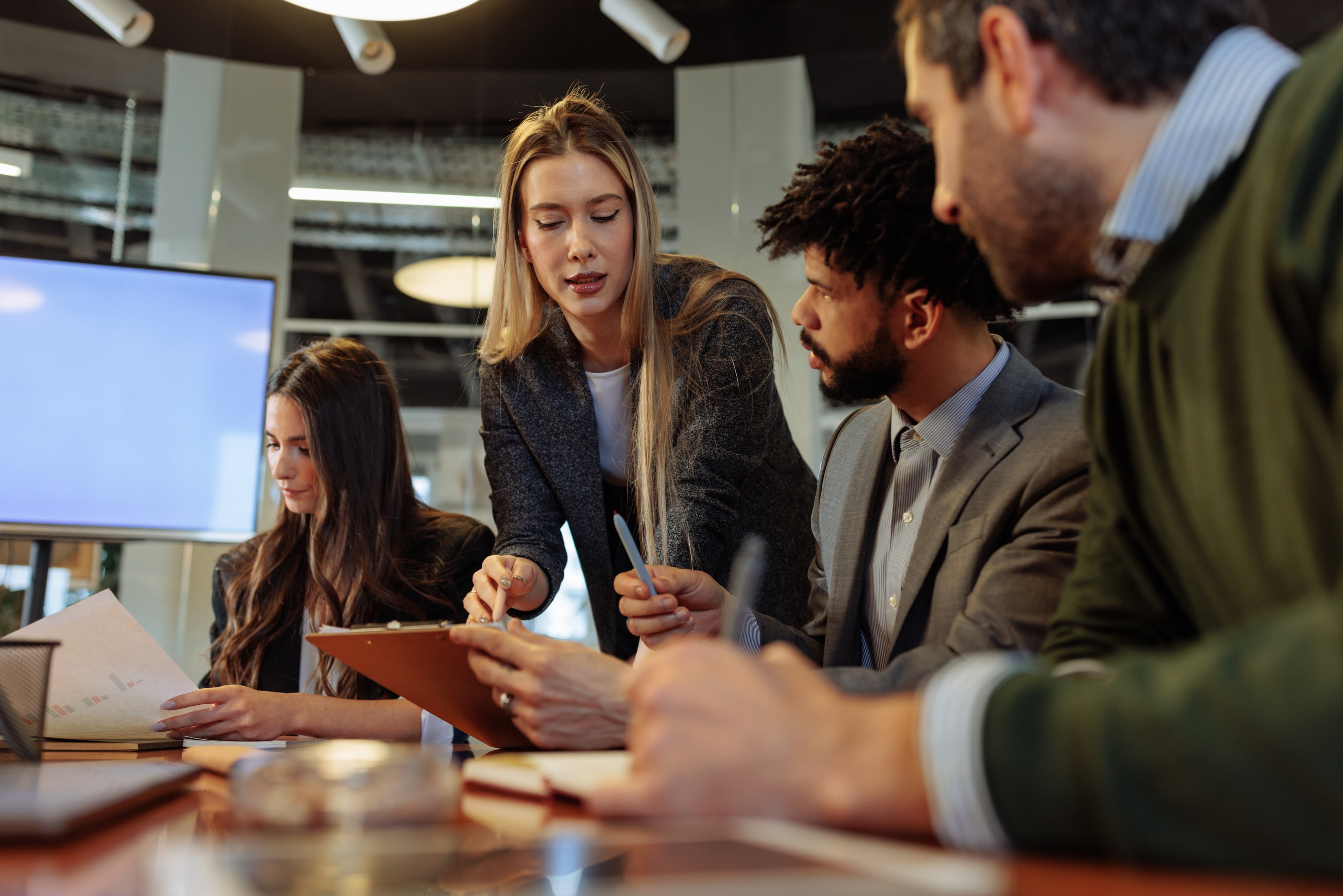 zespół zarządzający średniej firmy