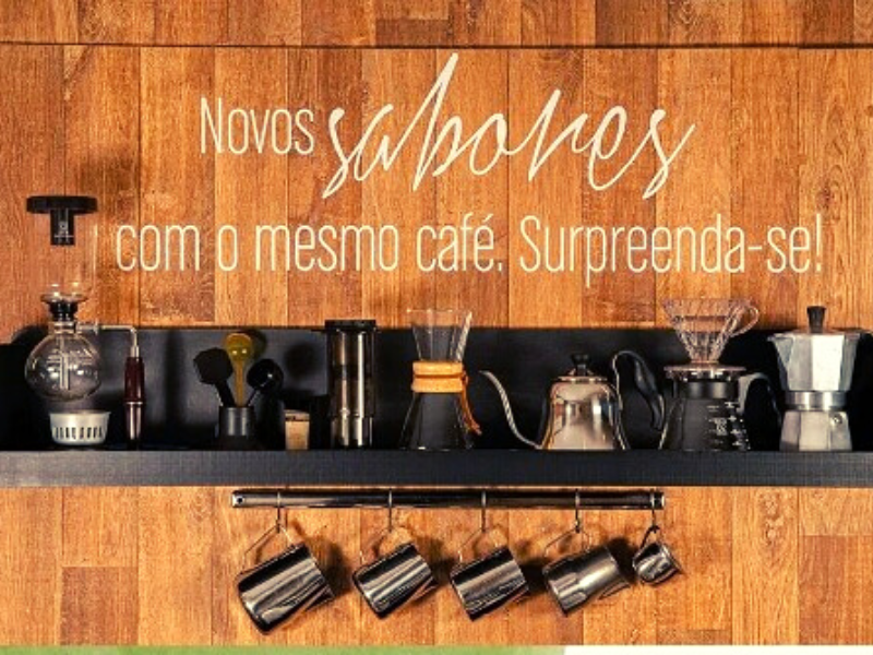 Diferentes métodos de extração de café expostos na Distinto Cafés em Curitiba - PR. Foto: Reprodução: instagram.com/distintocafesespeciais/