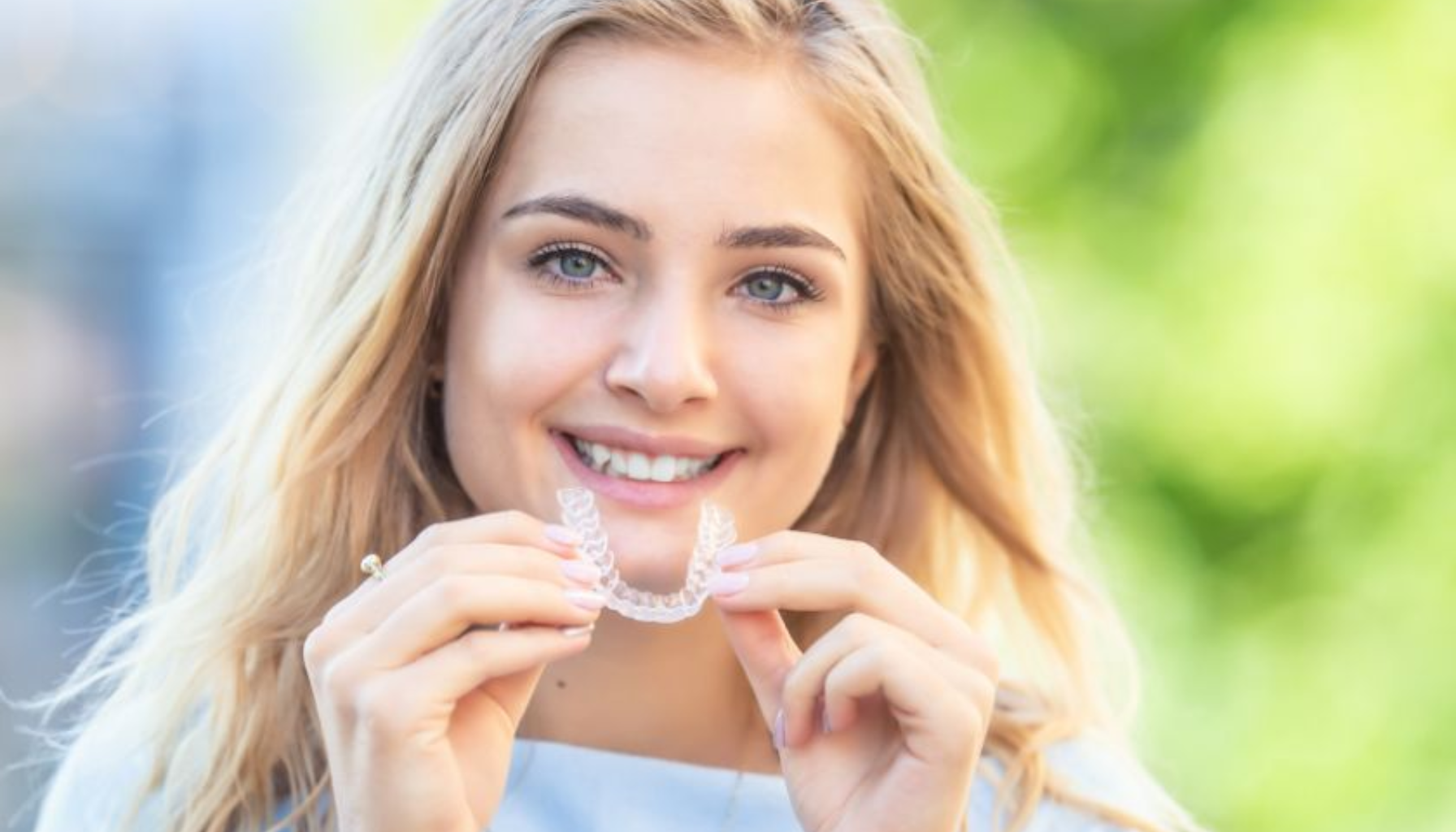 Invisalign – Diskret og moderne løsning for rette tenner Invisalign – Diskret og moderne løsning for rette tenner