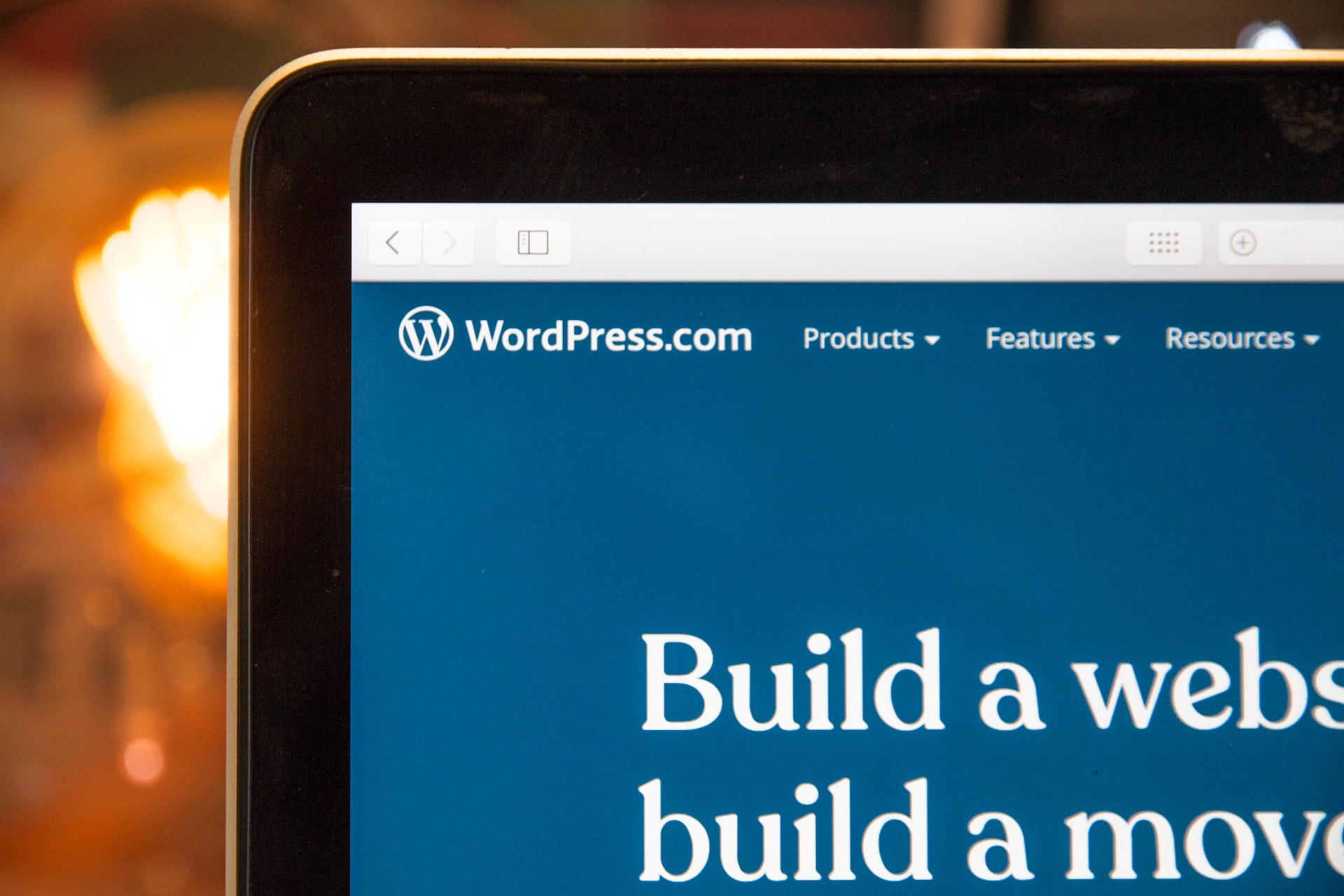 Macbook Pro med Wordpress hemsida öppnat i webbläsaren