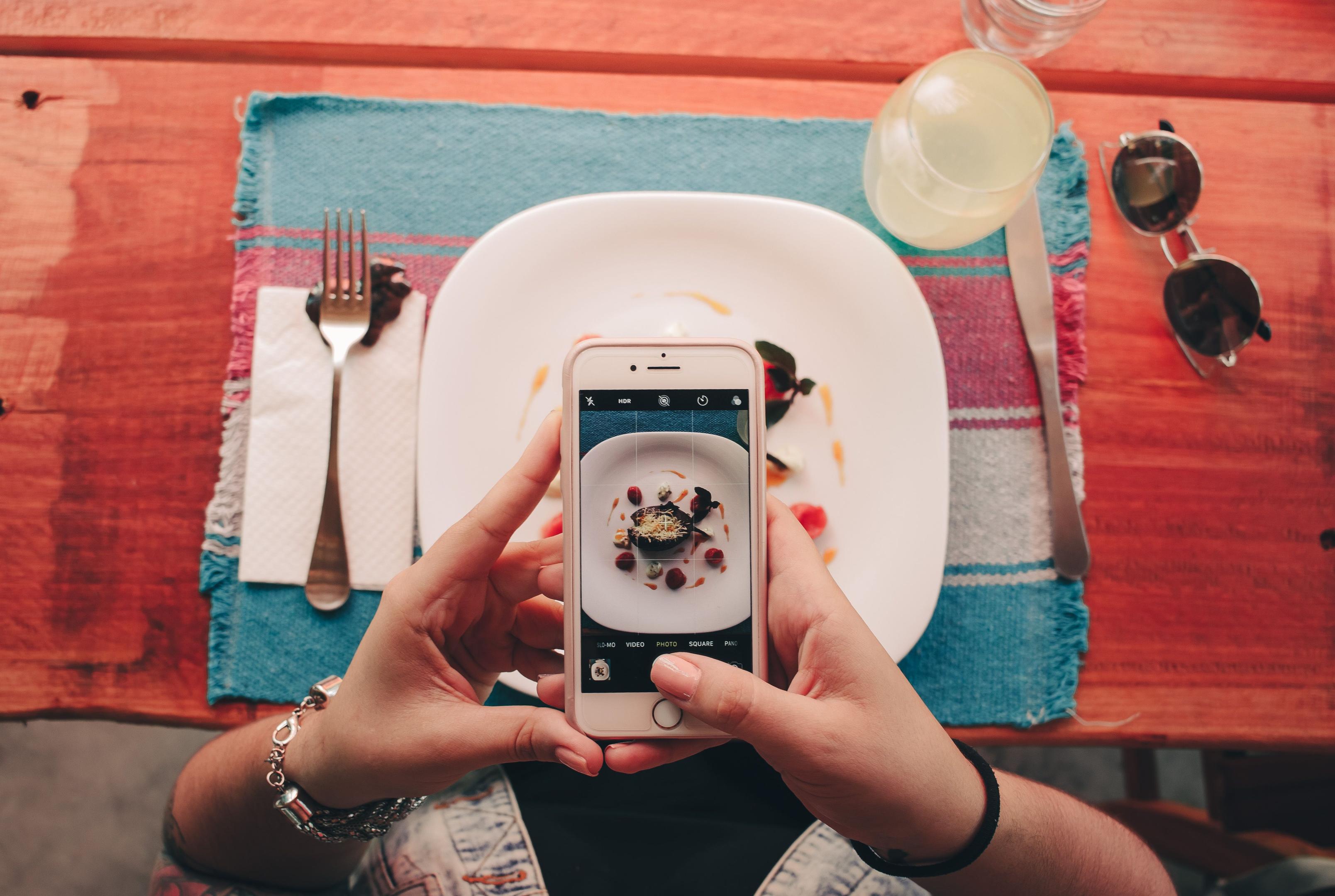Restaurant Social Media Ads: How to Turn Scrolls Into Sales (and Own Your Data with VoiceBit)