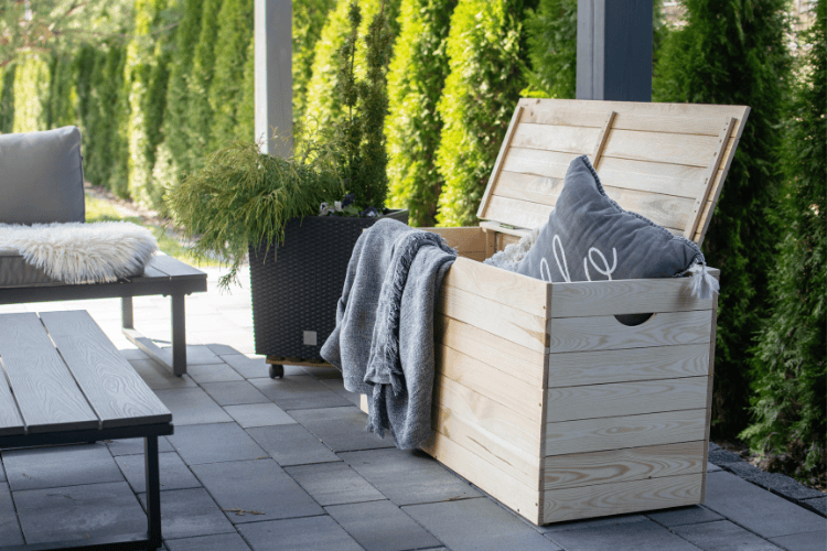 jak przechowywać poduszki ogrodowe