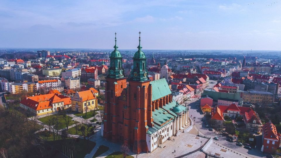 Gniezno wypożyczenie auta / fot. Canva.com