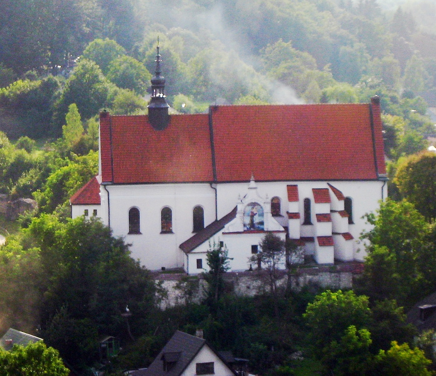 Sanktuarium Matki Bożej Kazimierskiej (źródło: https://commons.wikimedia.org/wiki/File:Kazimierz_ko%C5%9Bci%C3%B3%C5%82_zwiastowania.JPG)