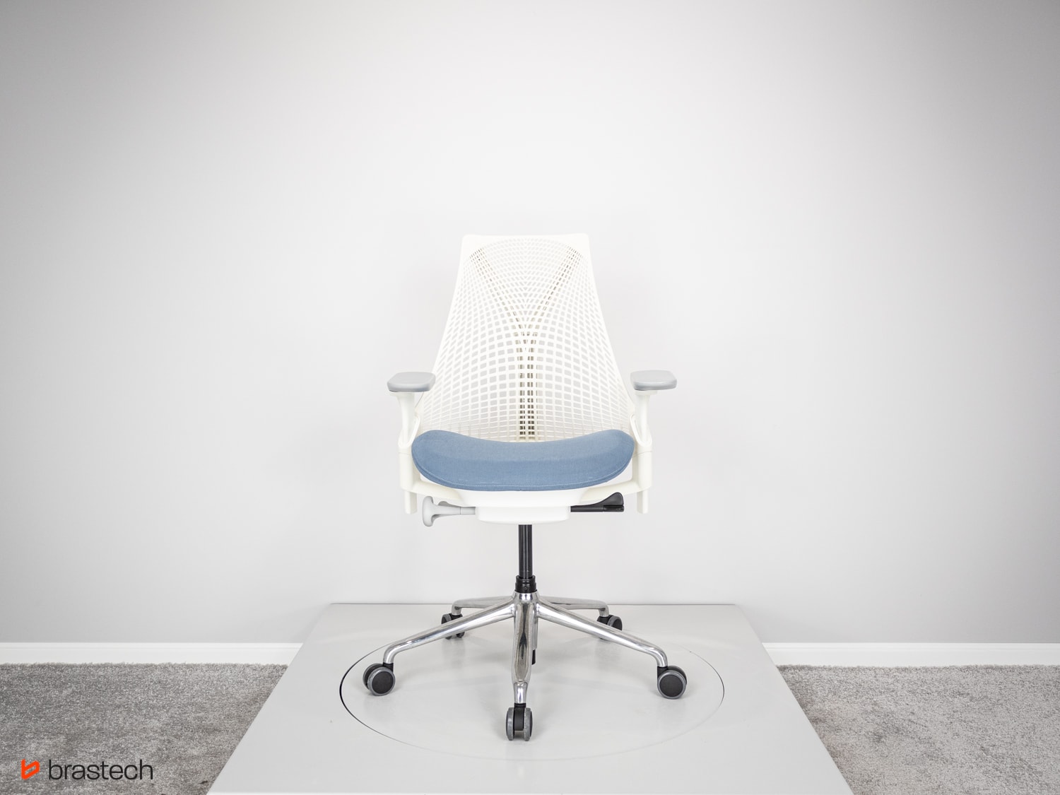 Fotel biurowy Herman Miller Sayl. Źródło: Brastech 