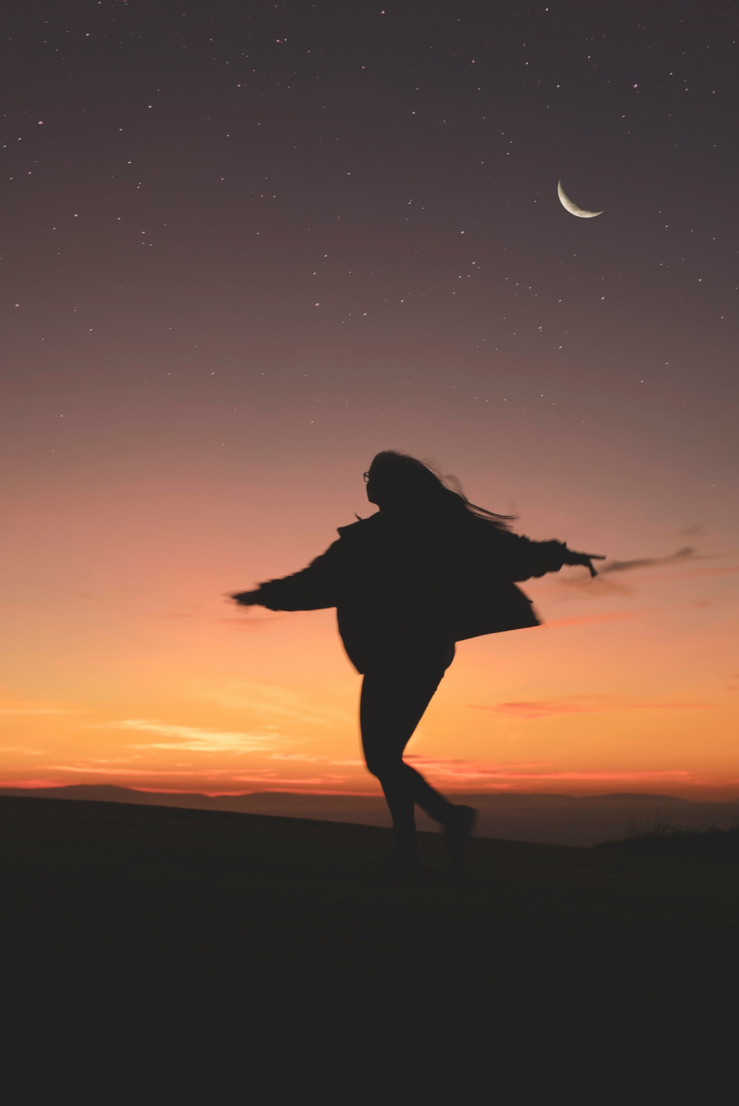 https://unsplash.com/photos/silhouette-of-woman-running-during-golden-hour-55bVEzGVnzY