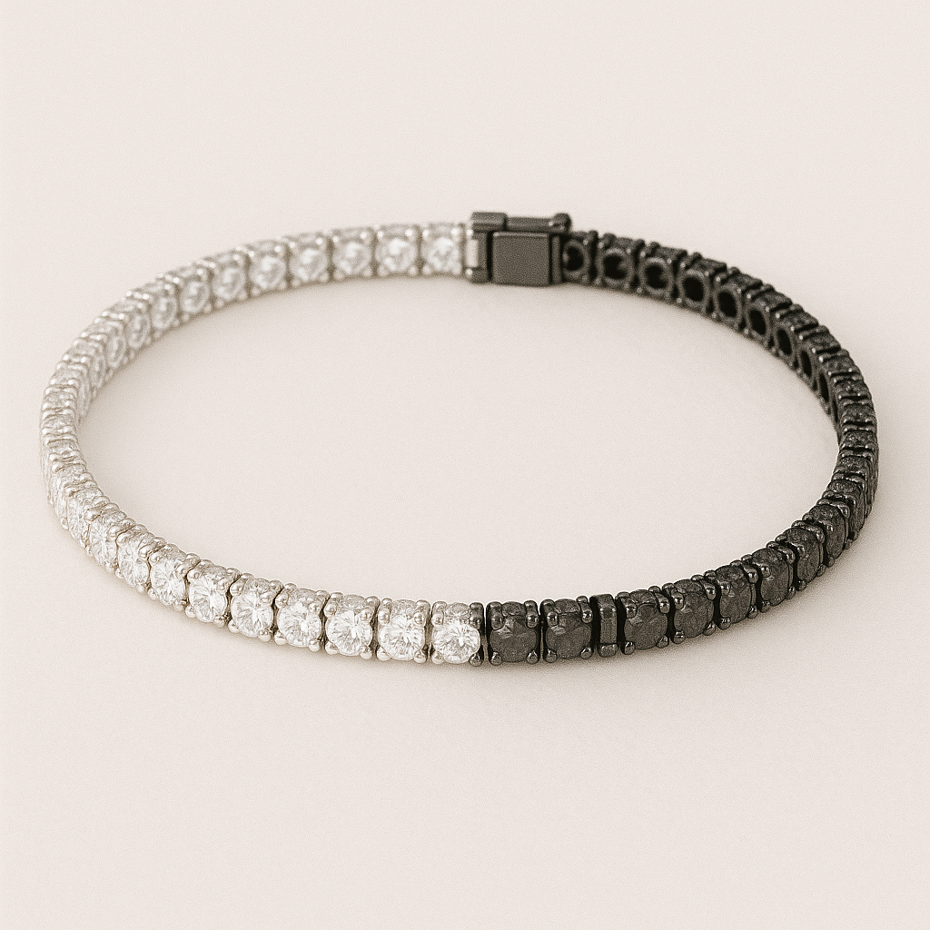 Tennis apyranke su deimantais – kairėje pusėje šampaninis natūralus baltas auksas, dešinėje pusėje juodu rodžiu padengtas baltas auksas